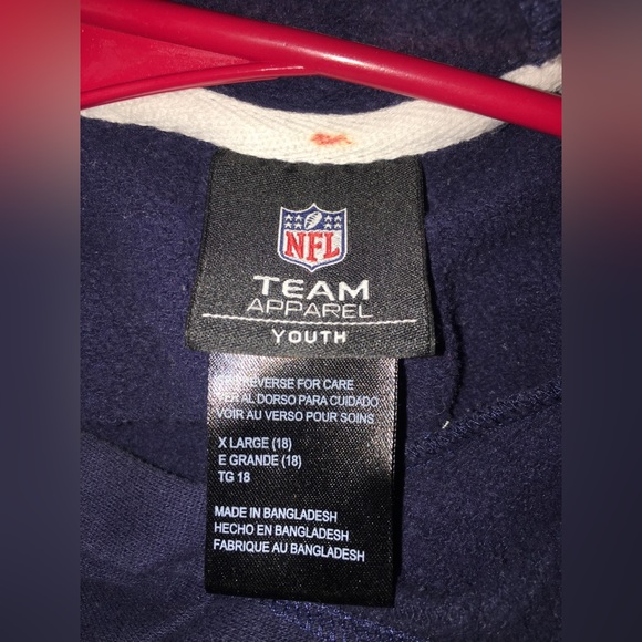 Sweater/hoodie. (New England patriots) Unisex clothing. Anybody can wear it. - Picture 4 of 5